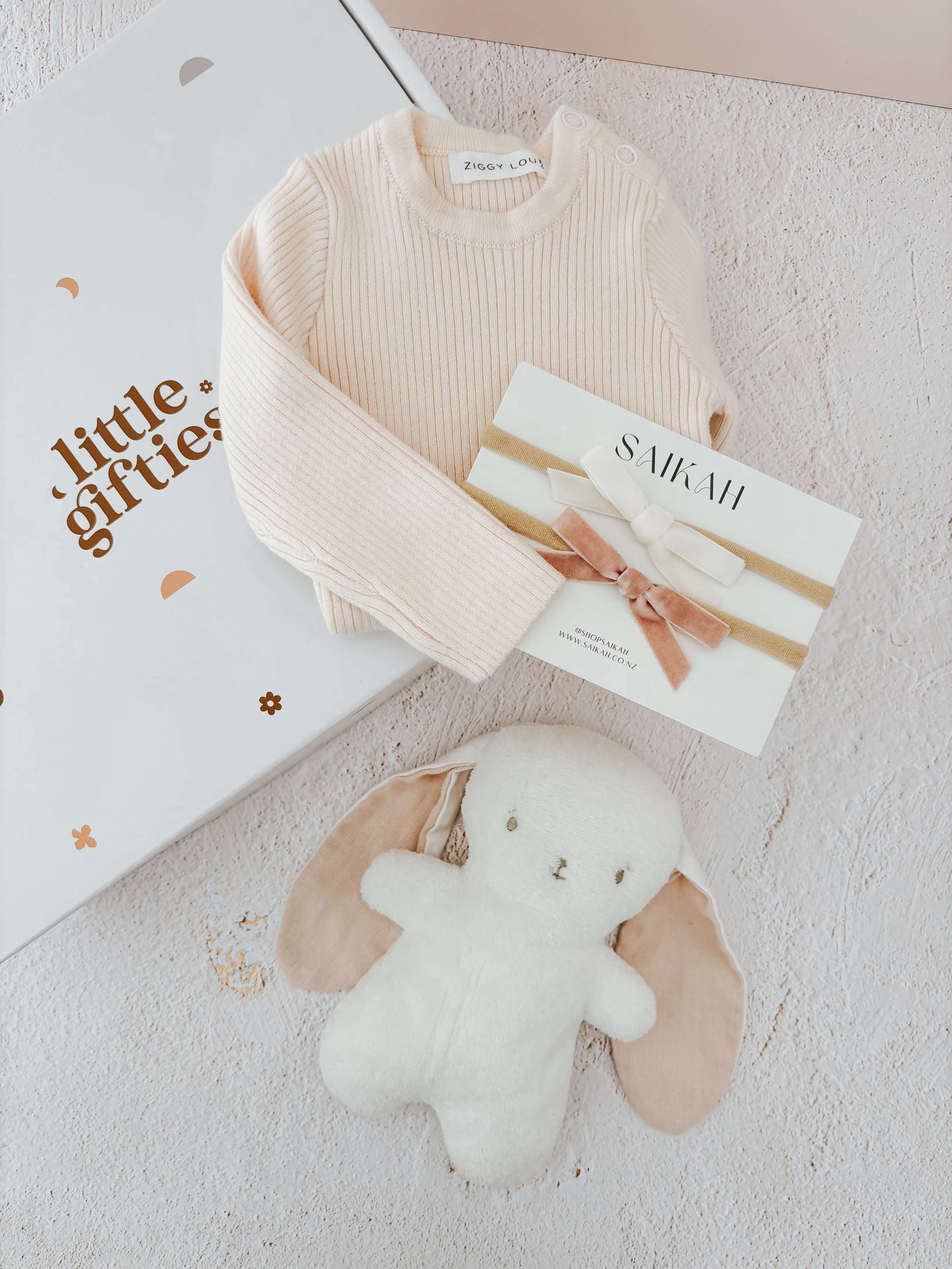 Little Gifties Baby Gift Blush Baby Gift Box (Medium)