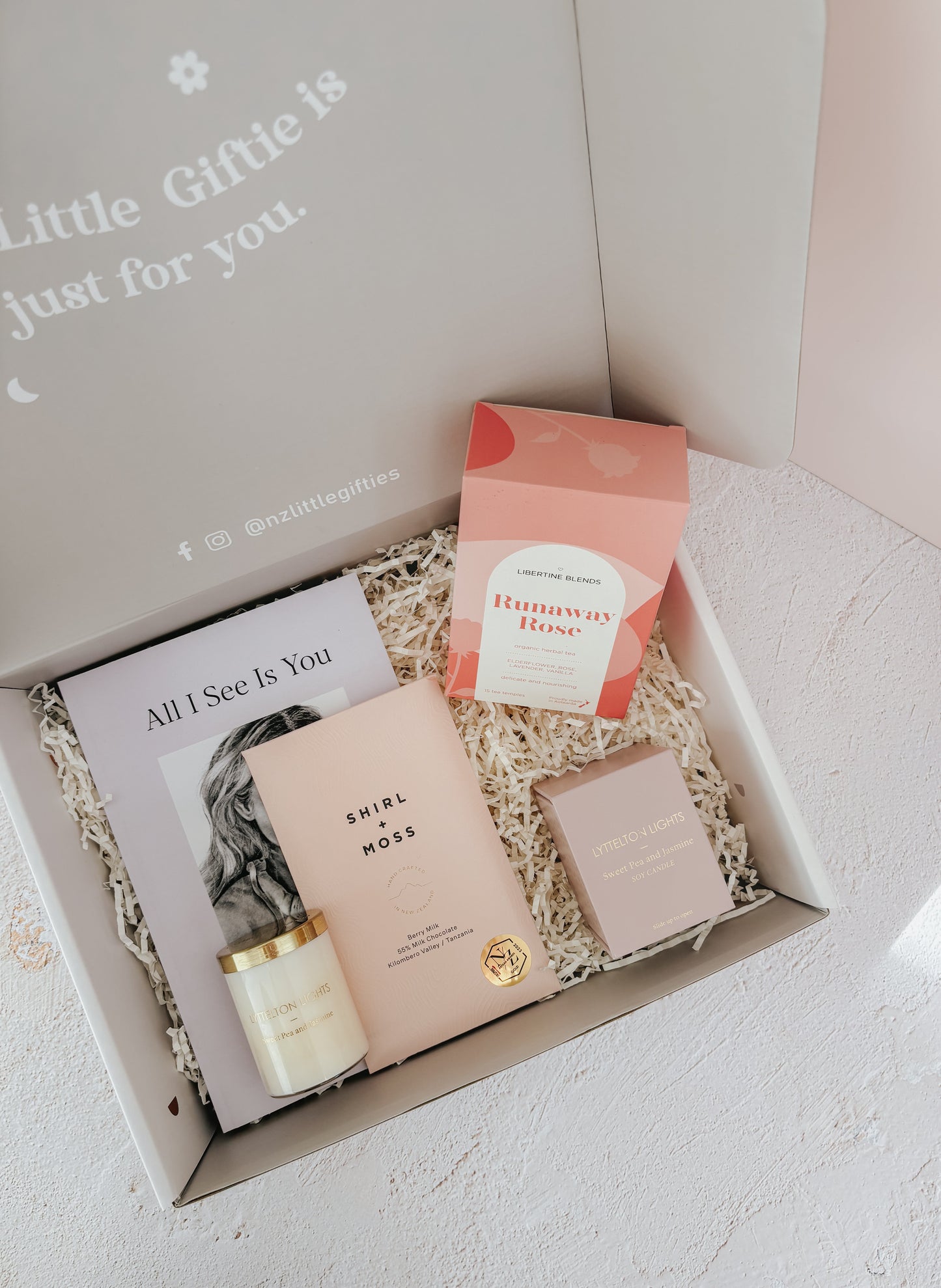 Little Gifties Mum Gift Micro Moments Gift Box (Medium)